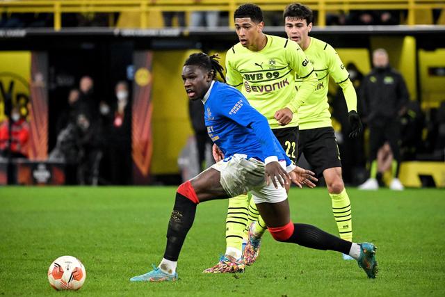 库里39分汤神对阵老东家22分 勇士险胜独行侠