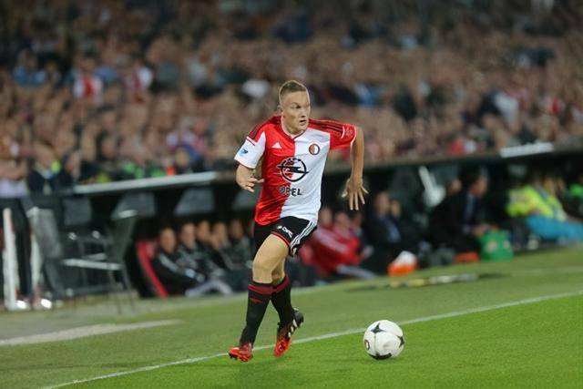 里尔考虑与31岁前巴萨中卫乌姆蒂蒂解约